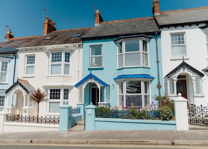 No4 Queens Parade Close To Tenby South Beach