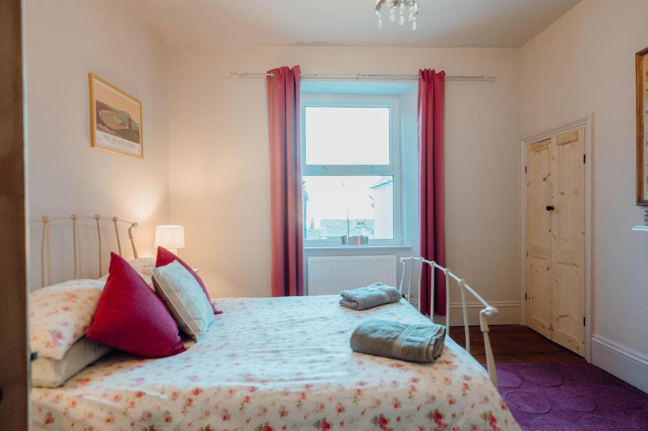 No4 Queens Parade Close To South * Tenby