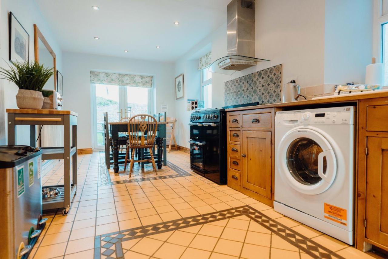 No4 Queens Parade Close To South Holiday home Tenby