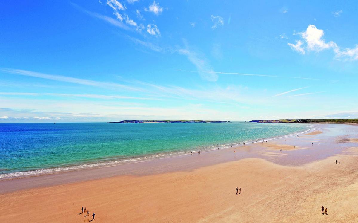 No4 Queens Parade Close To South Holiday home Tenby